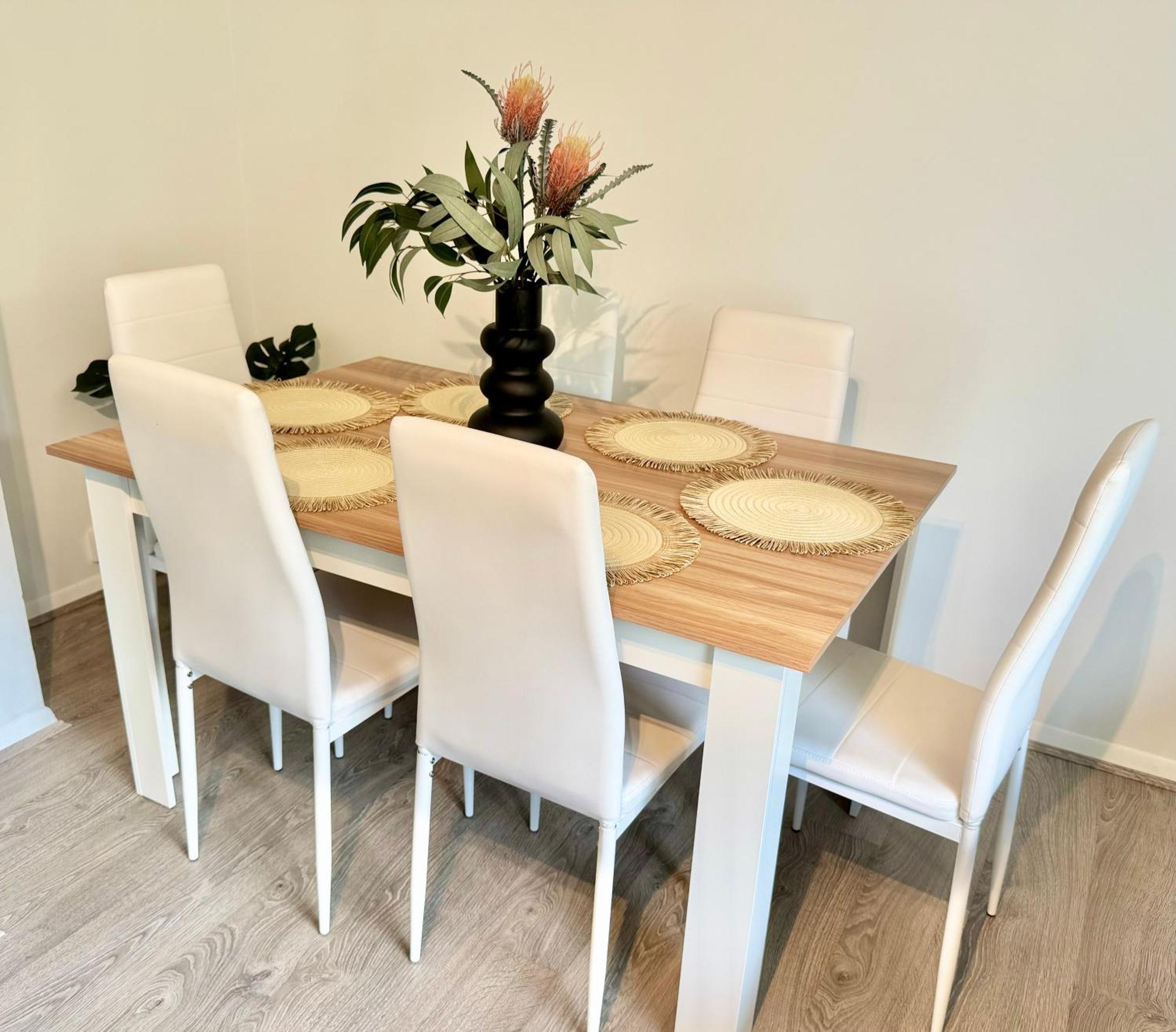 Spacious, Stylish Close To Transport