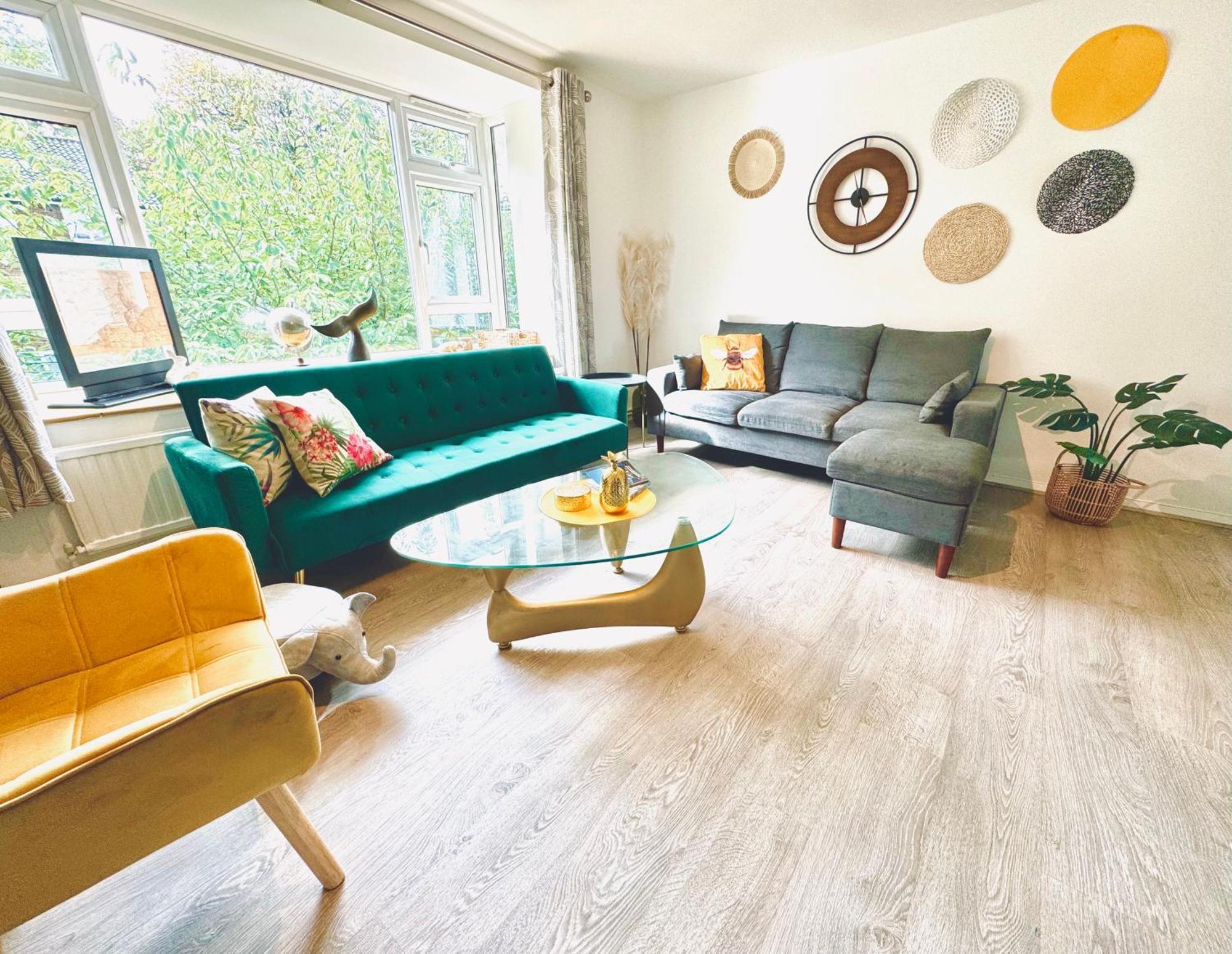 Spacious, Stylish Close To Transport Apartment London