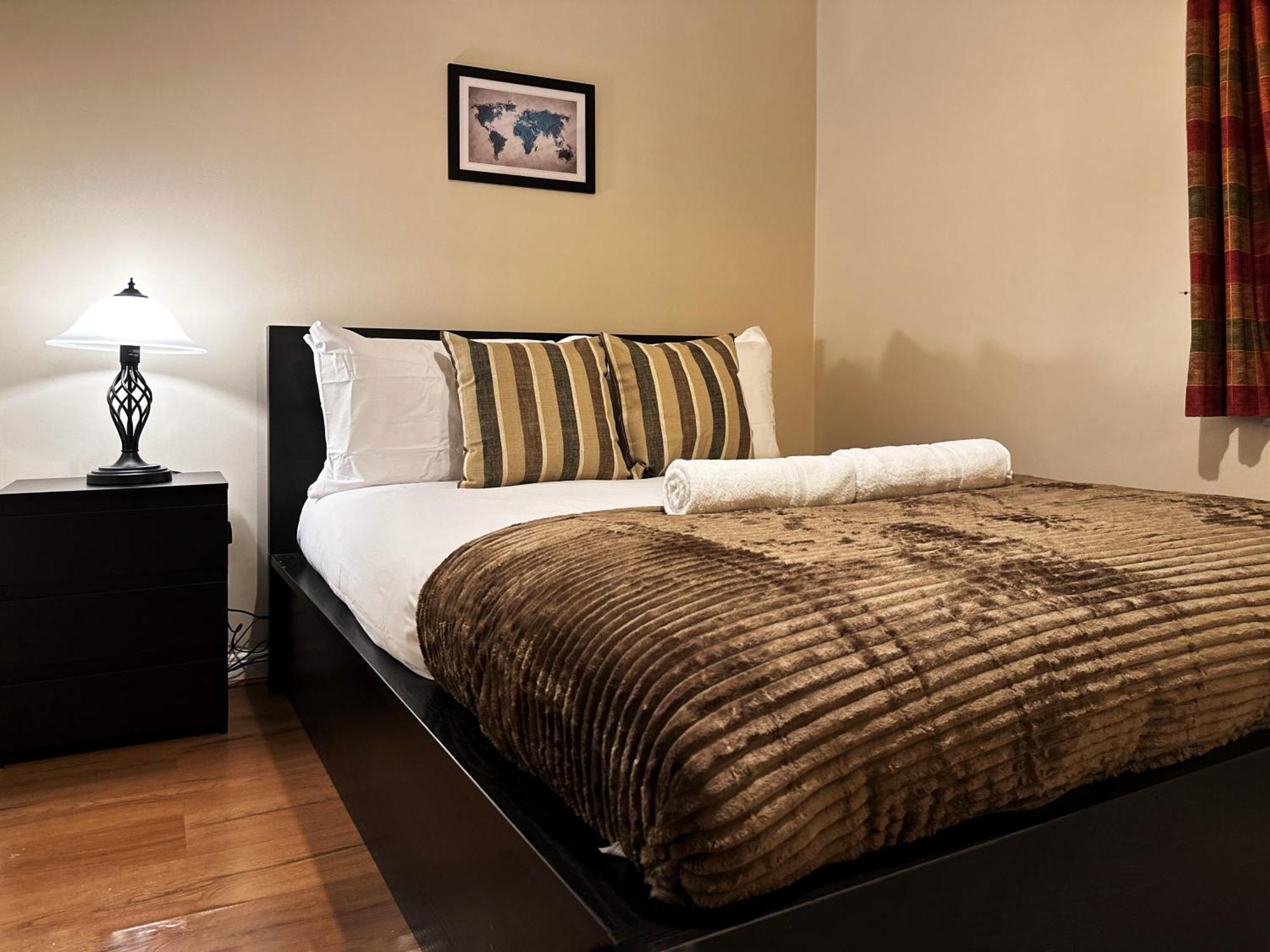 Betty's Place In Tower Hill - 2 Double Beds, Max 4 People, Great Location In *
