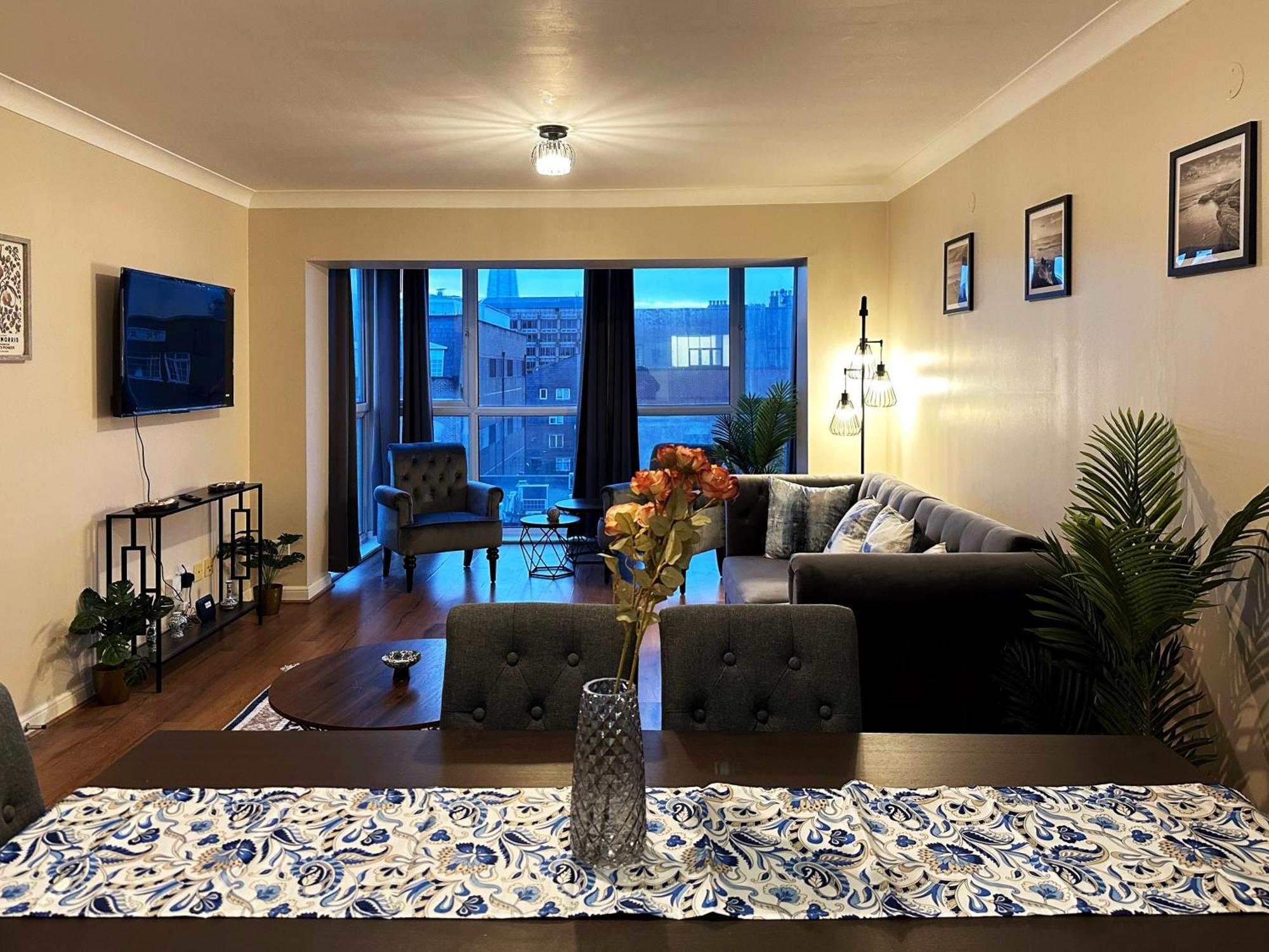 Betty's Place In Tower Hill - 2 Double Beds, Max 4 People, Great Location In * Londen