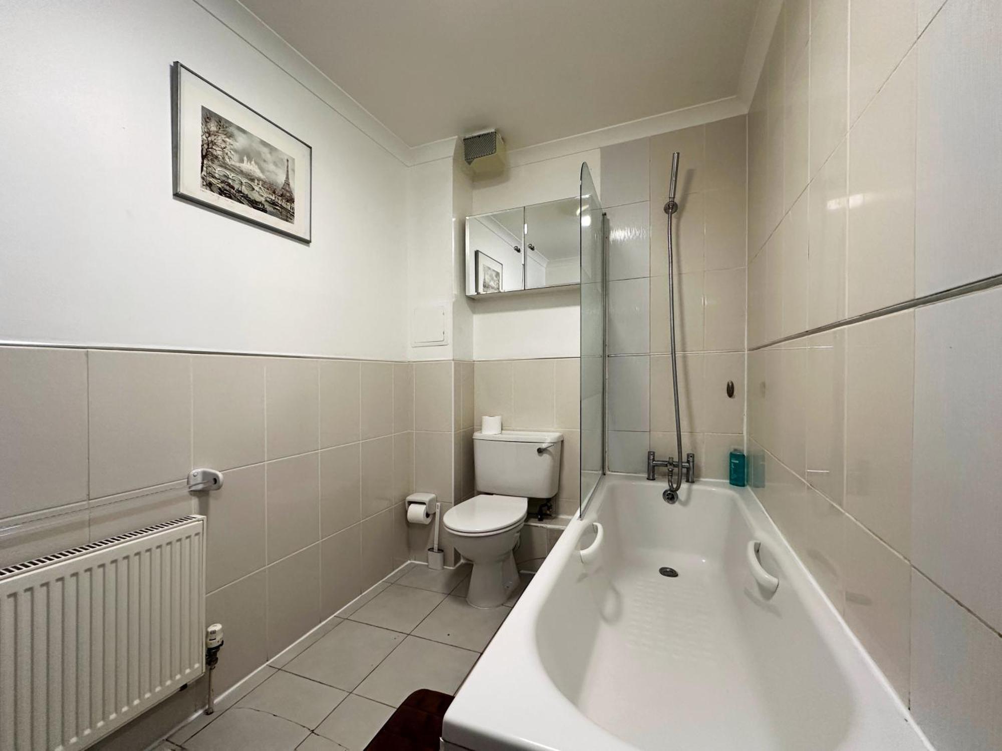Appartement Betty's Place In Tower Hill - 2 Double Beds, Max 4 People, Great Location In Londen