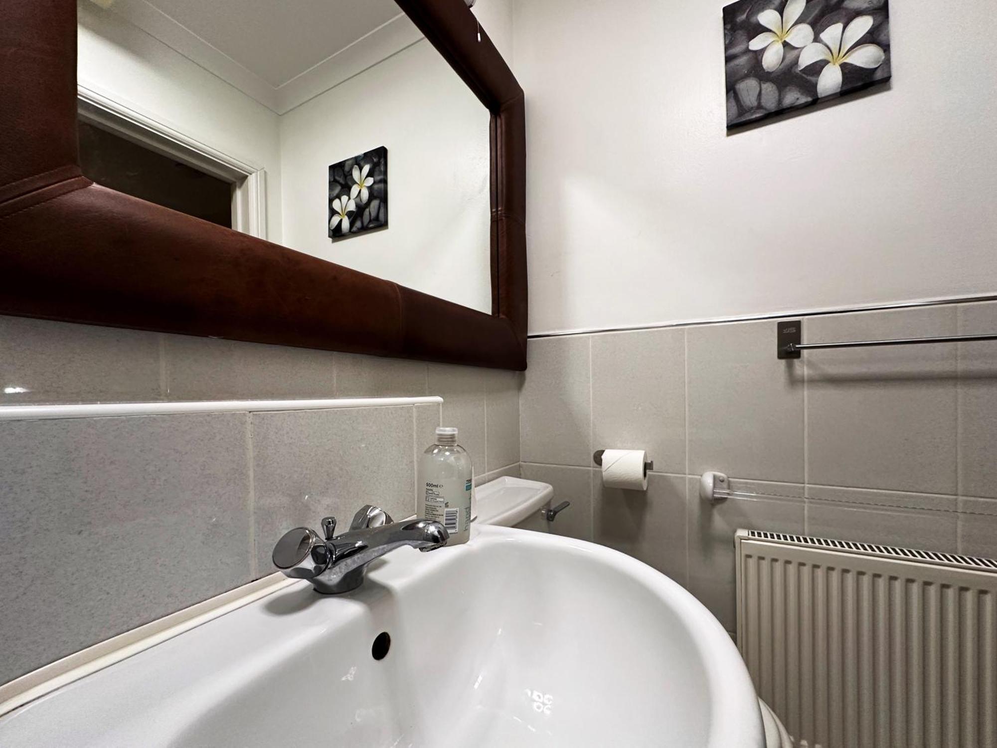 Betty's Place In Tower Hill - 2 Double Beds, Max 4 People, Great Location In Londen