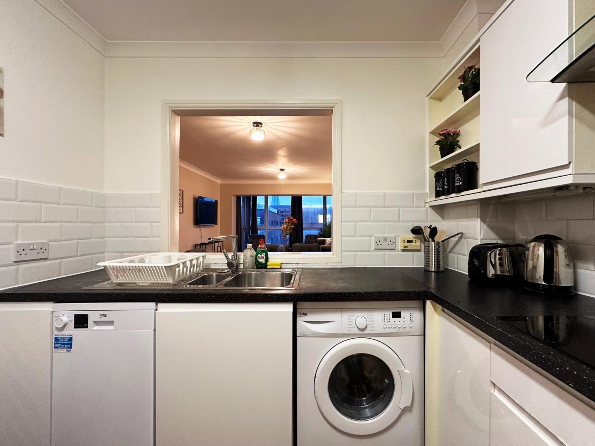 Betty's Place In Tower Hill - 2 Double Beds, Max 4 People, Great Location In * Londen