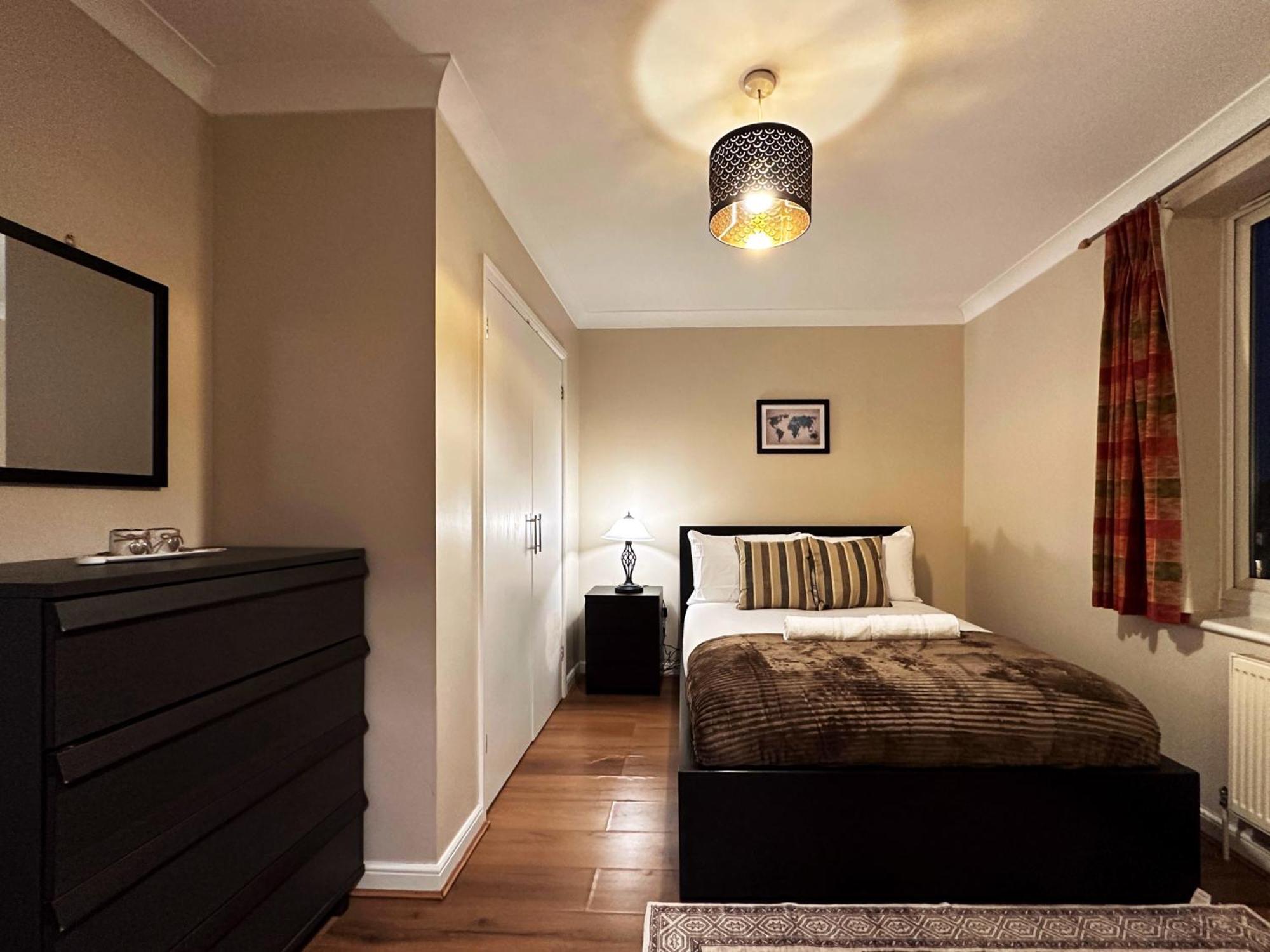 Betty's Place In Tower Hill - 2 Double Beds, Max 4 People, Great Location In Appartement *
