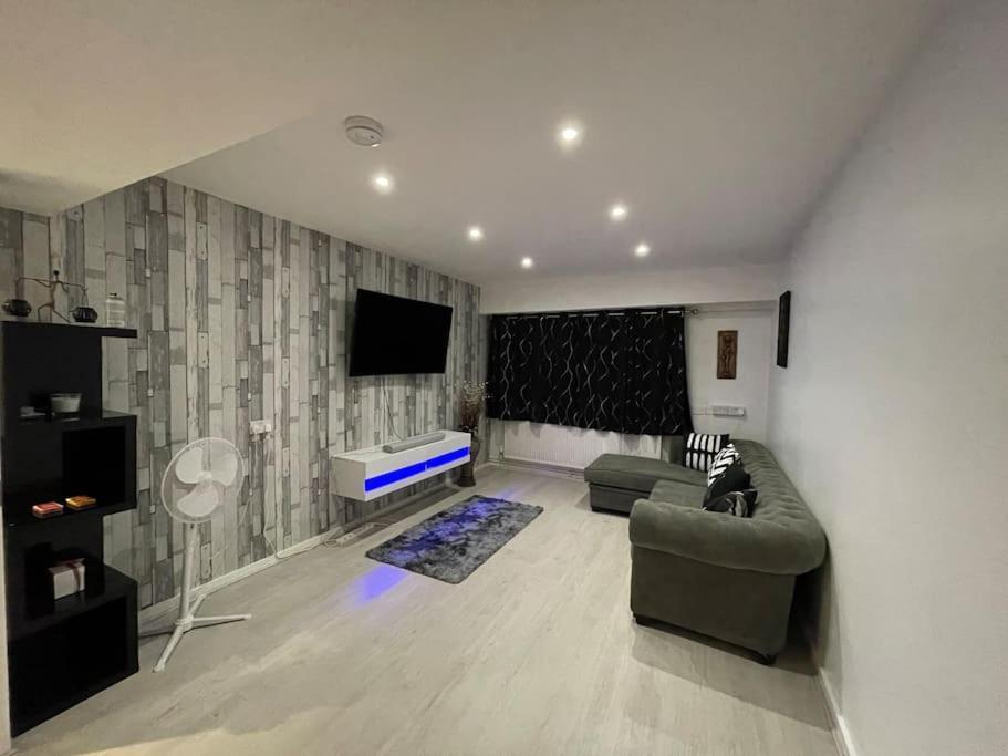 Cosy In Quiet Location Apartment *