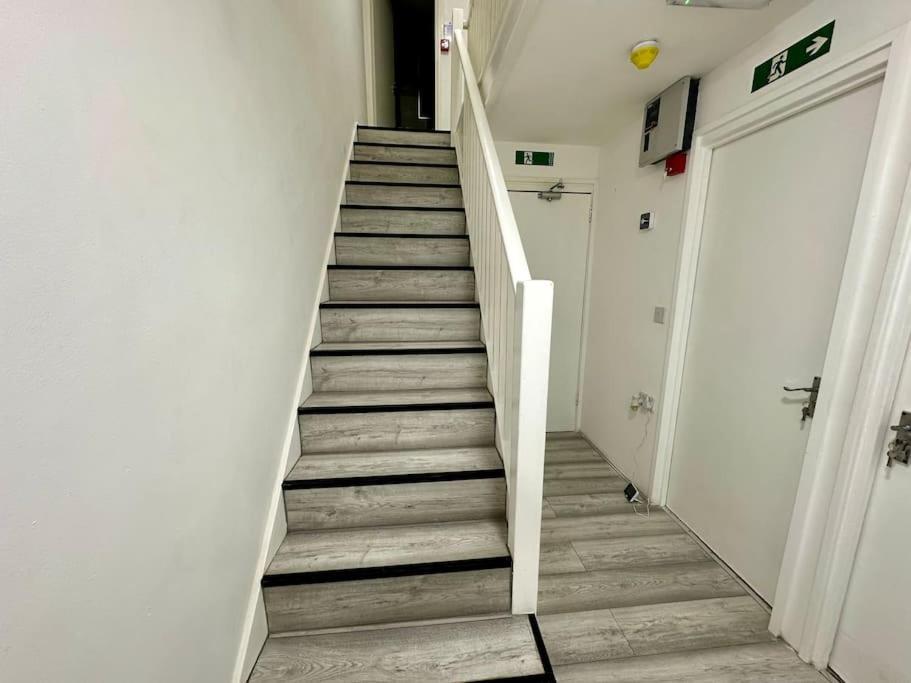 Urban Serenity South East 3 Bedroom House Apartment *