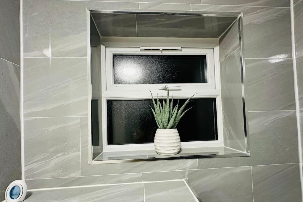 Apartment Urban Serenity South East 3 Bedroom House London