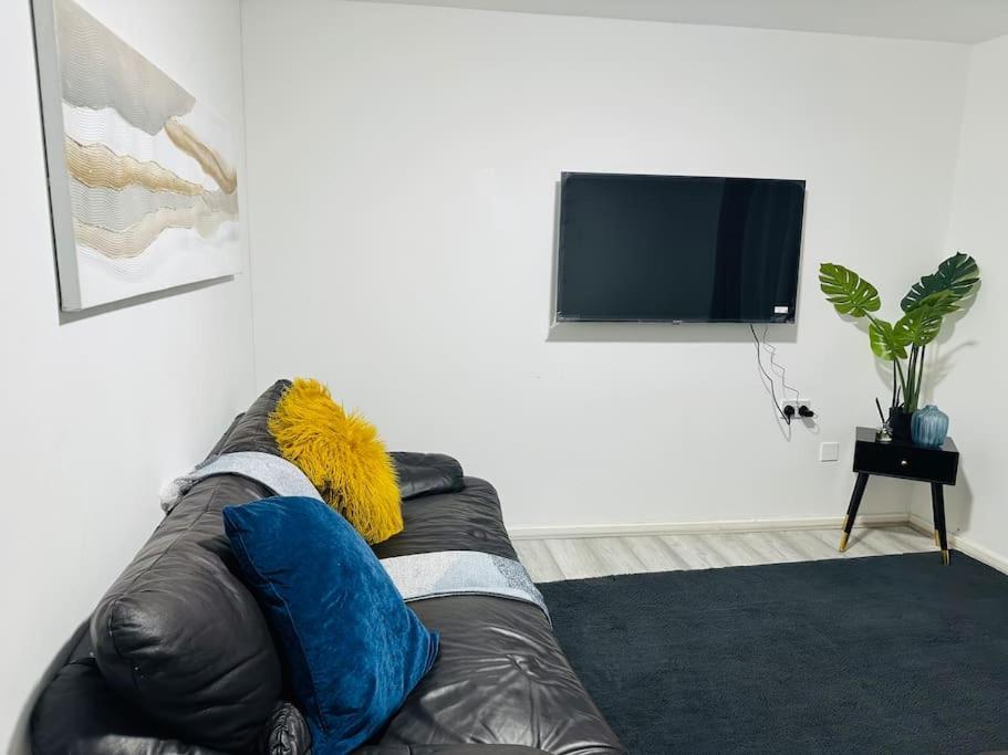 Apartment Urban Serenity South East 3 Bedroom House London