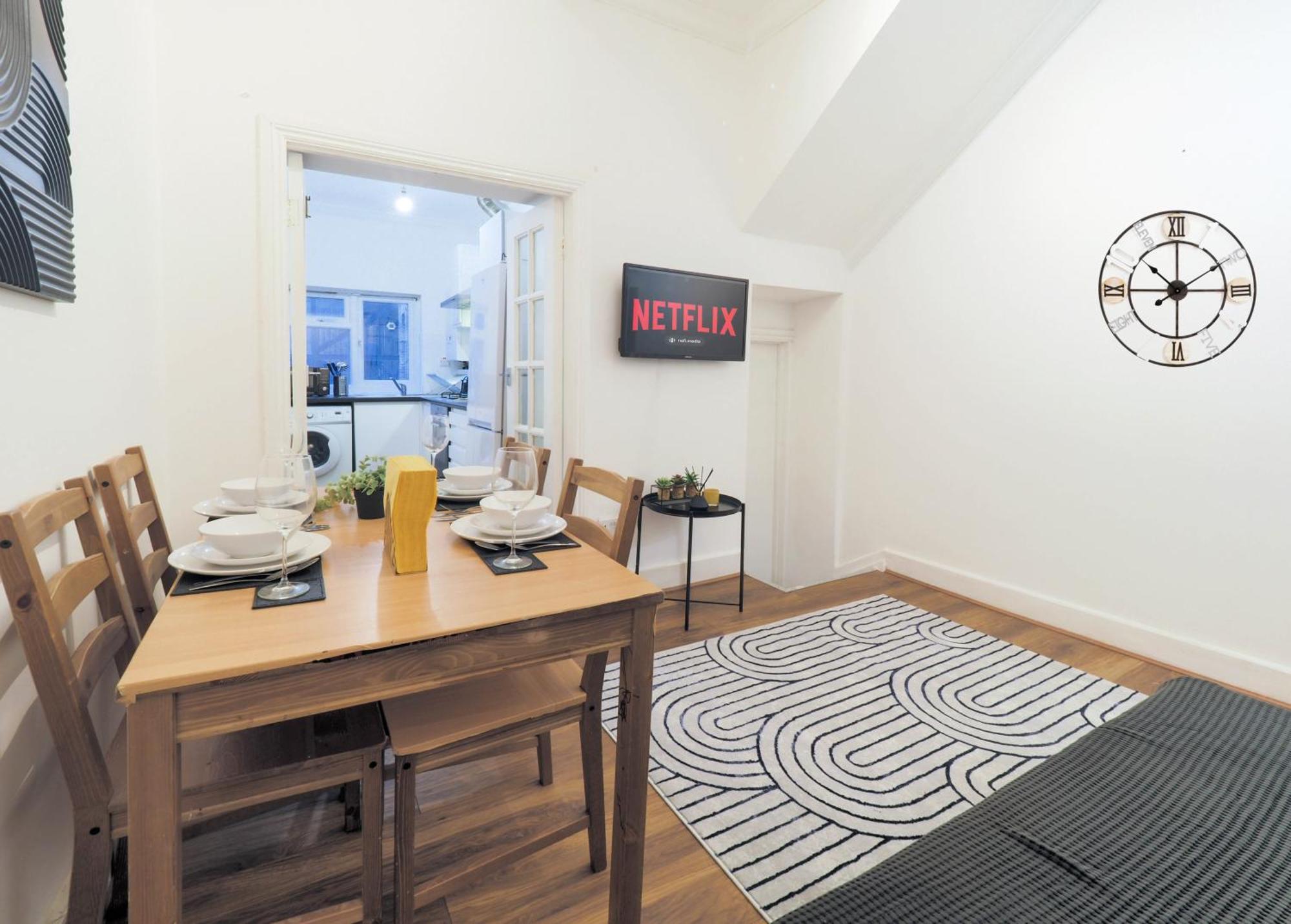 F1 Cozy 2 Bed Flat Opposite Olympia Sleeps 5 People Leilighet London