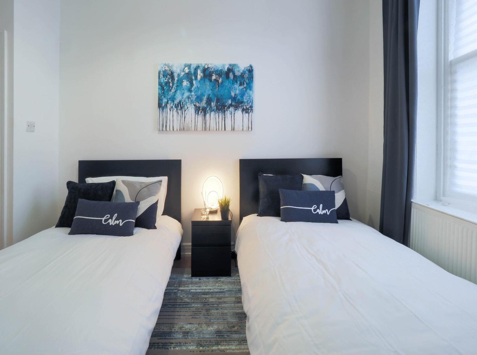 F1 Cozy 2 Bed Flat Opposite Olympia Sleeps 5 People Leilighet *