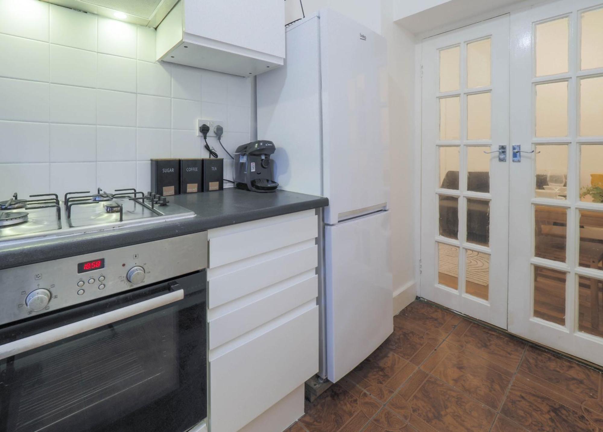 Leilighet F1 Cozy 2 Bed Flat Opposite Olympia Sleeps 5 People London