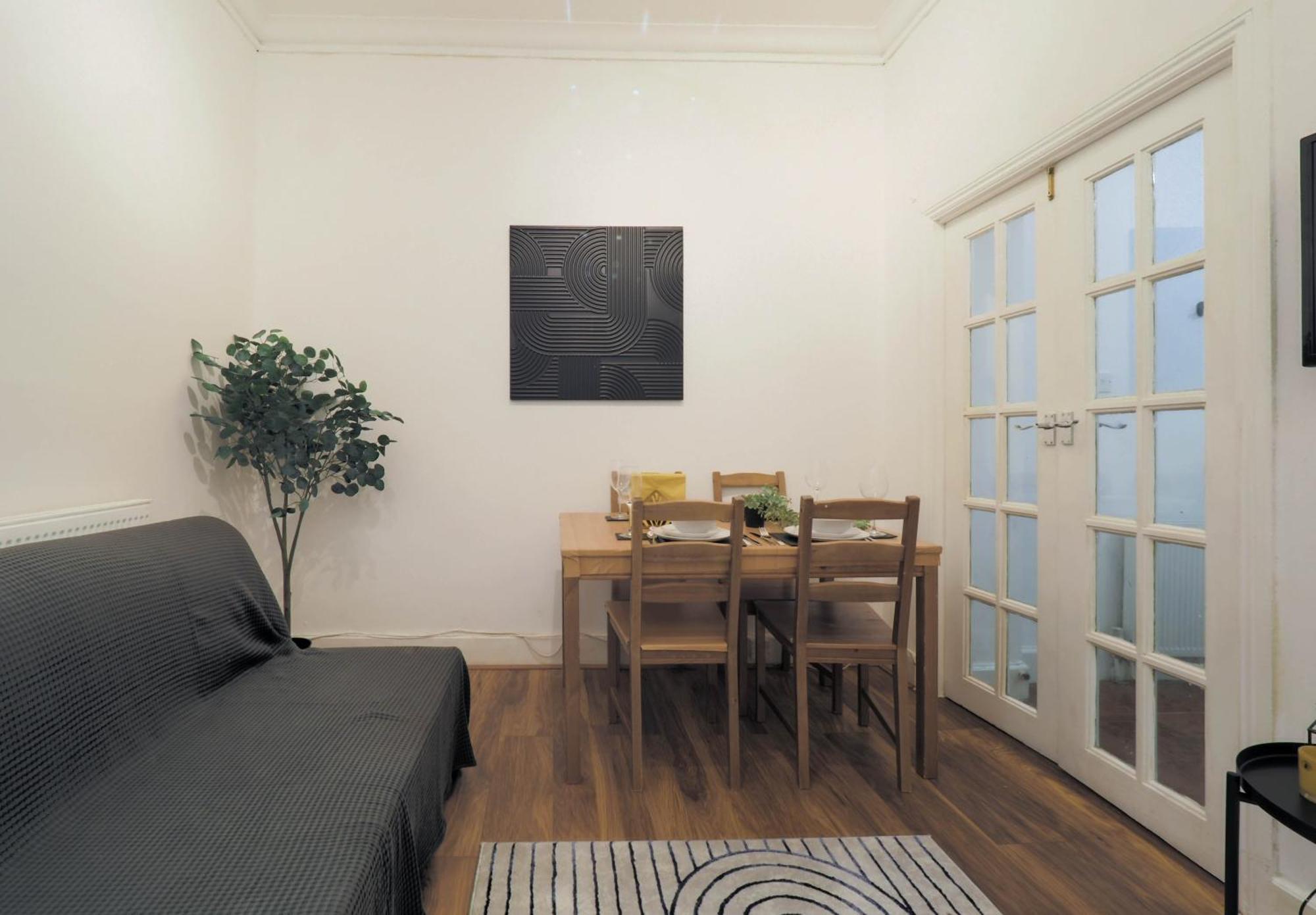 F1 Cozy 2 Bed Flat Opposite Olympia Sleeps 5 People Leilighet