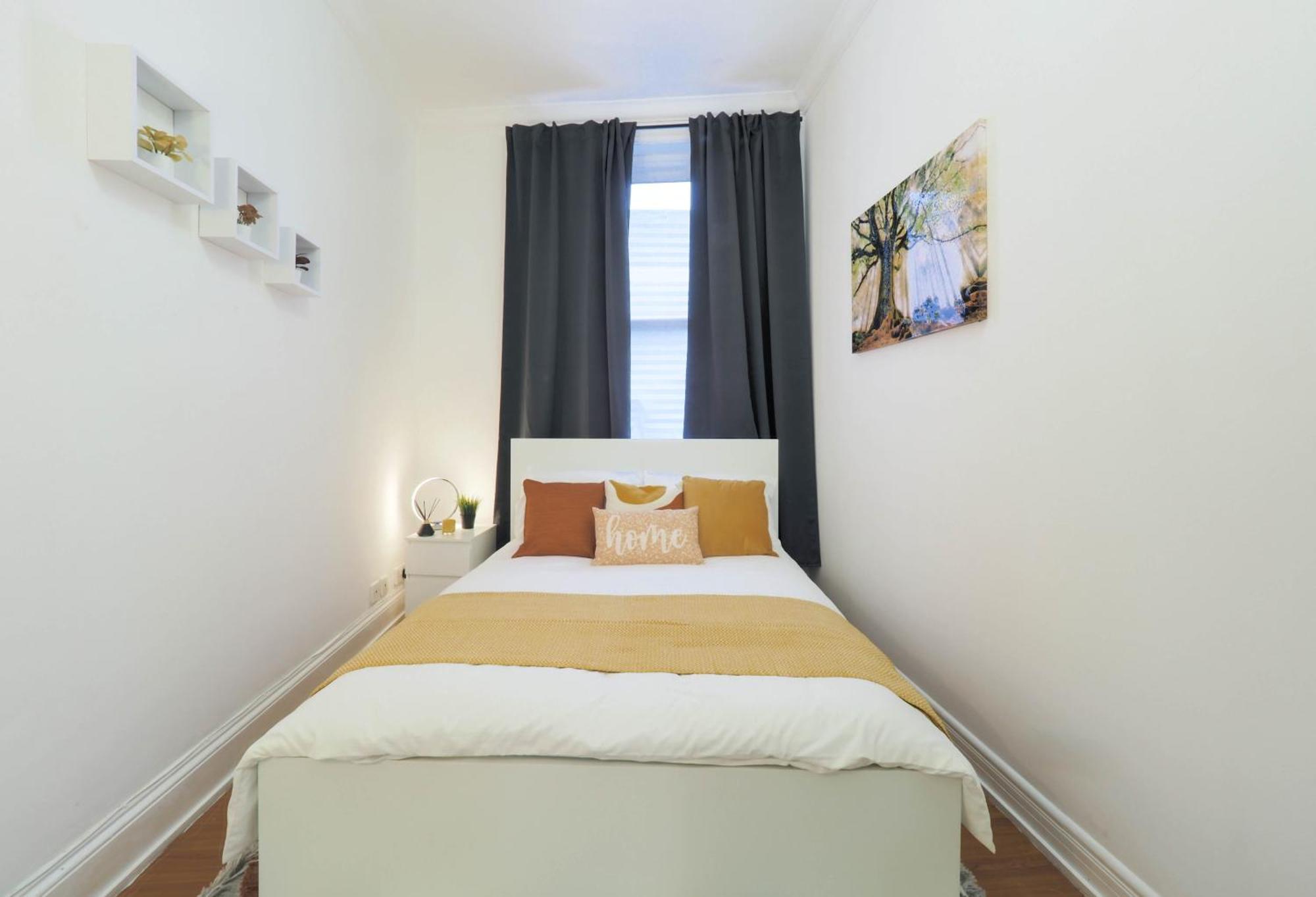 F1 Cozy 2 Bed Flat Opposite Olympia Sleeps 5 People Leilighet London