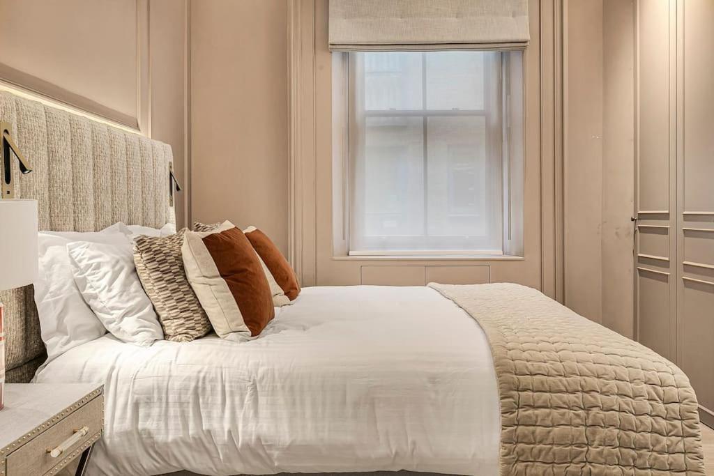 Ultra Luxury Holland Park Apartment *