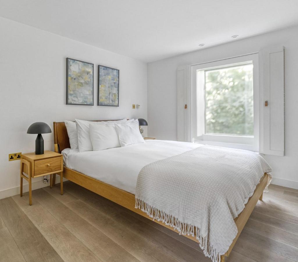 Chic 2 Bedrooms In Soho Apartment London