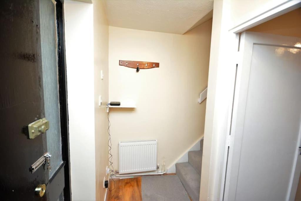 Spacious 3 Bedroom House In Beckton London