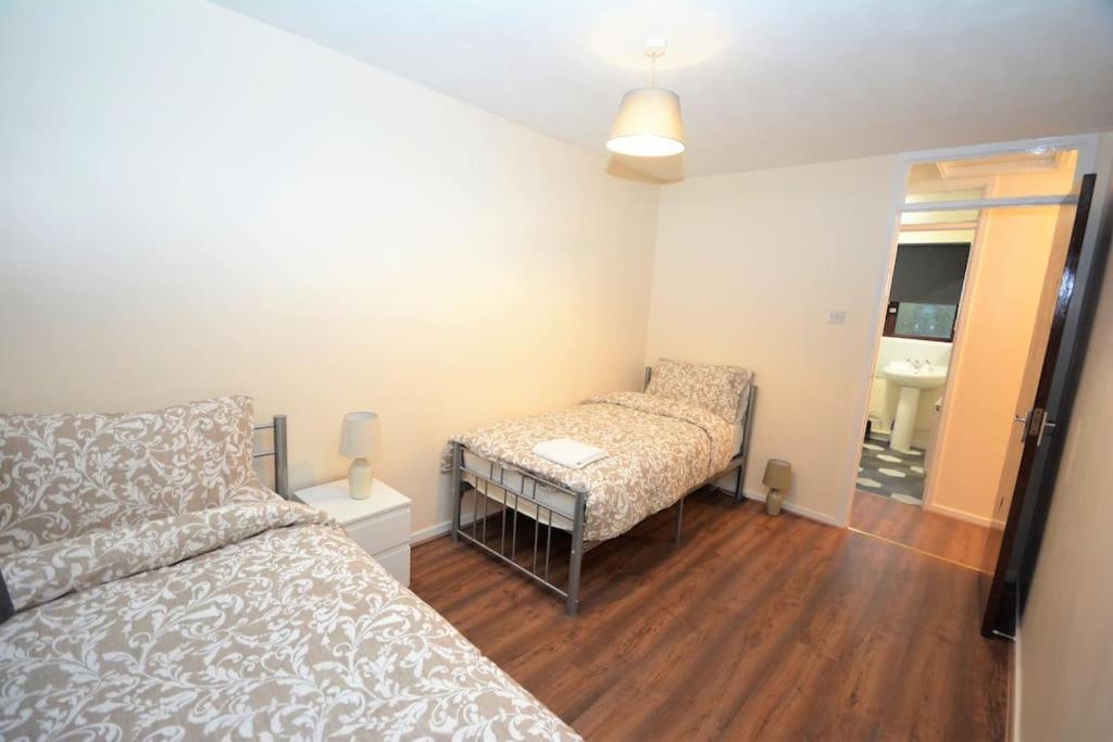 Spacious 3 Bedroom House In Beckton Holiday home London