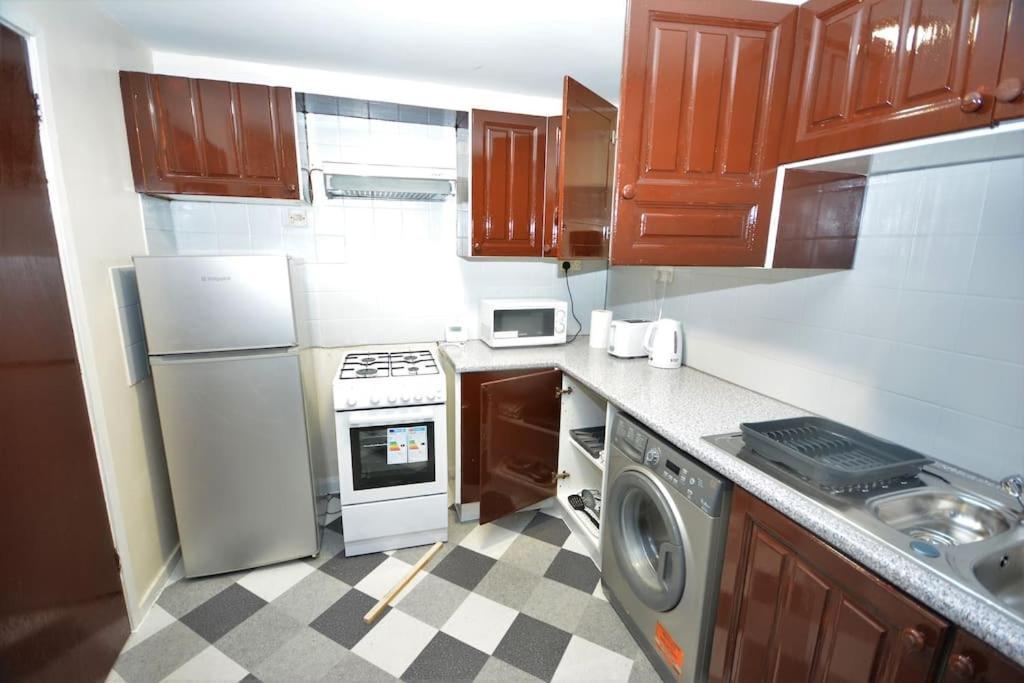 Holiday home Spacious 3 Bedroom House In Beckton