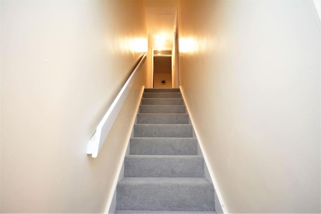 Spacious 3 Bedroom House In Beckton Holiday home *