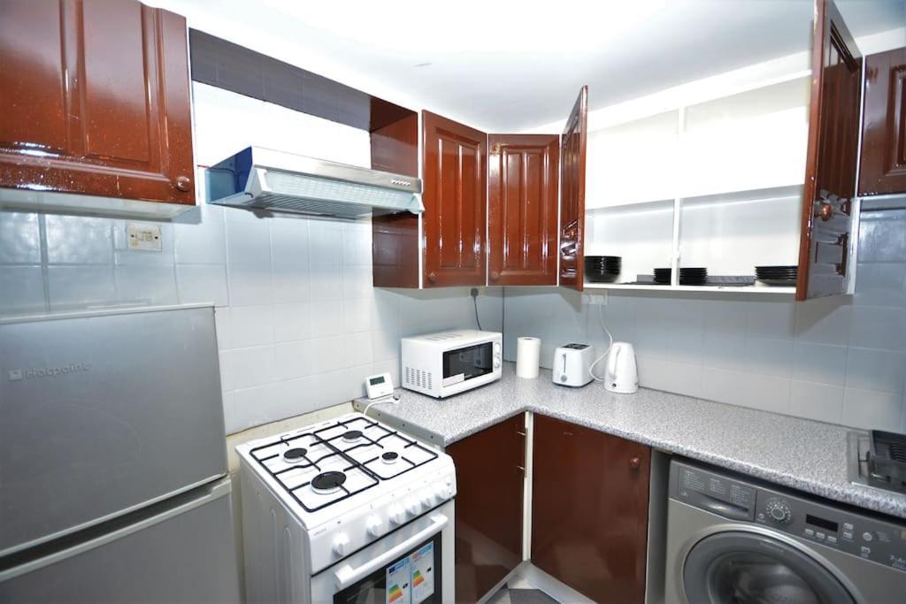Spacious 3 Bedroom House In Beckton Holiday home London