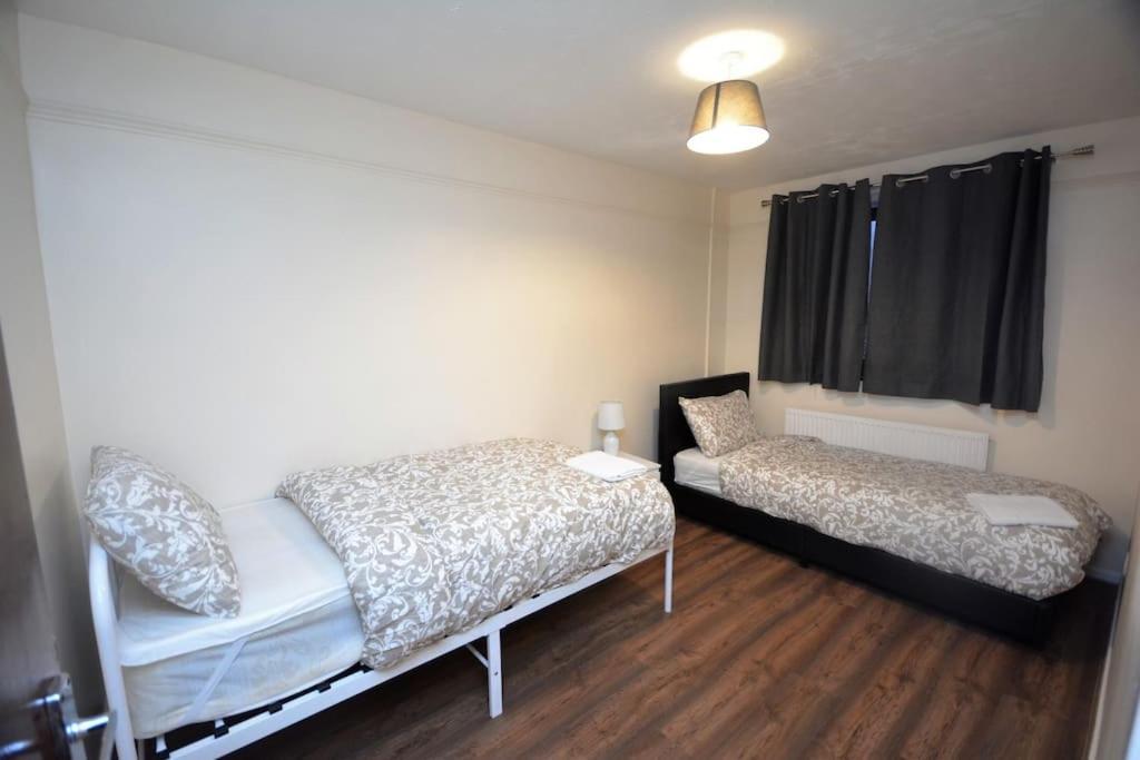Spacious 3 Bedroom House In Beckton London