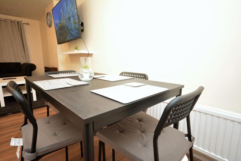Spacious 3 Bedroom House In Beckton Ferienhaus *