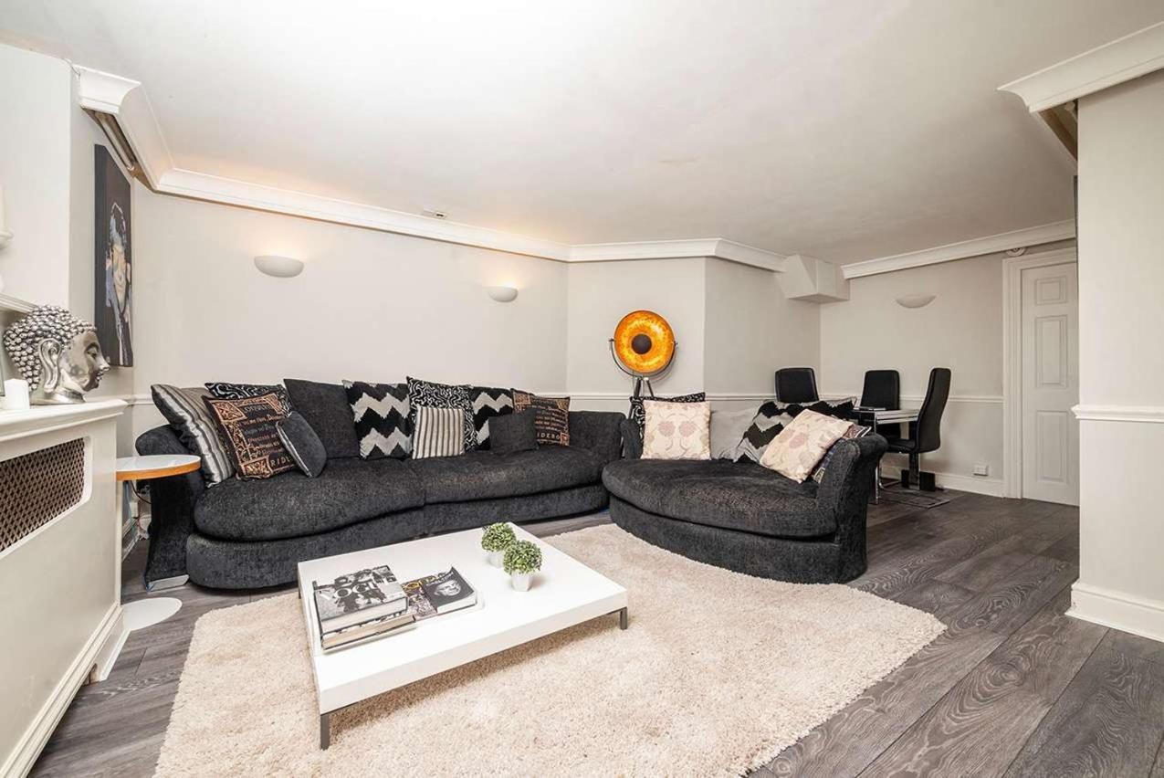 Luxury Flat In Cheslea Prime Location