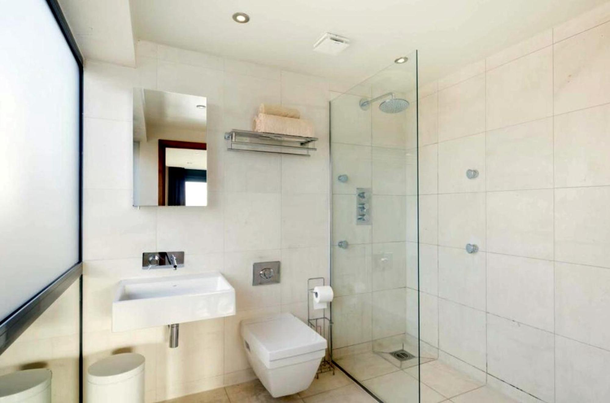 Spectacular 4 Bedroom Apartment London