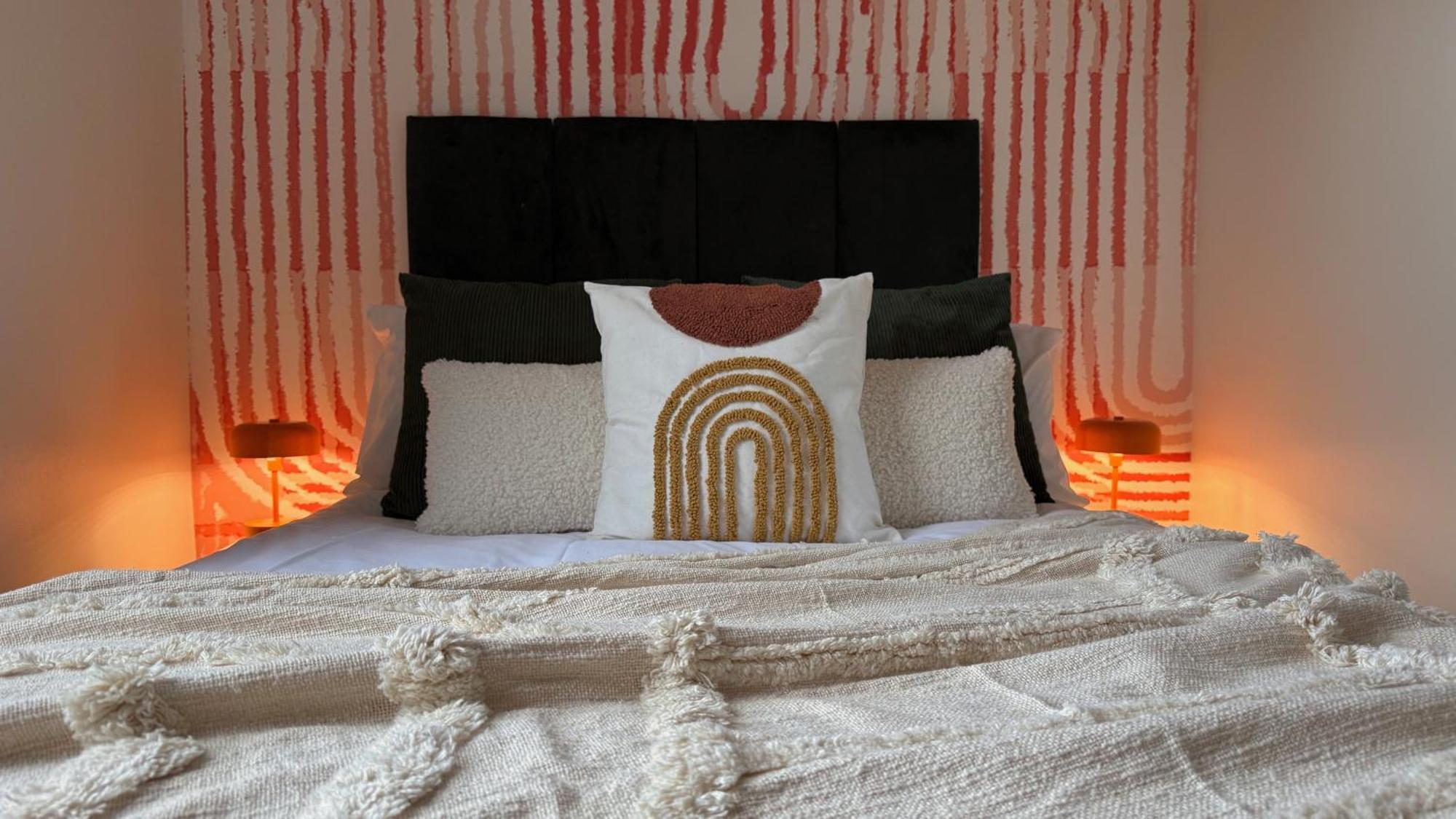 Villa Acton - Hot Tub, Cinema & Gaming London