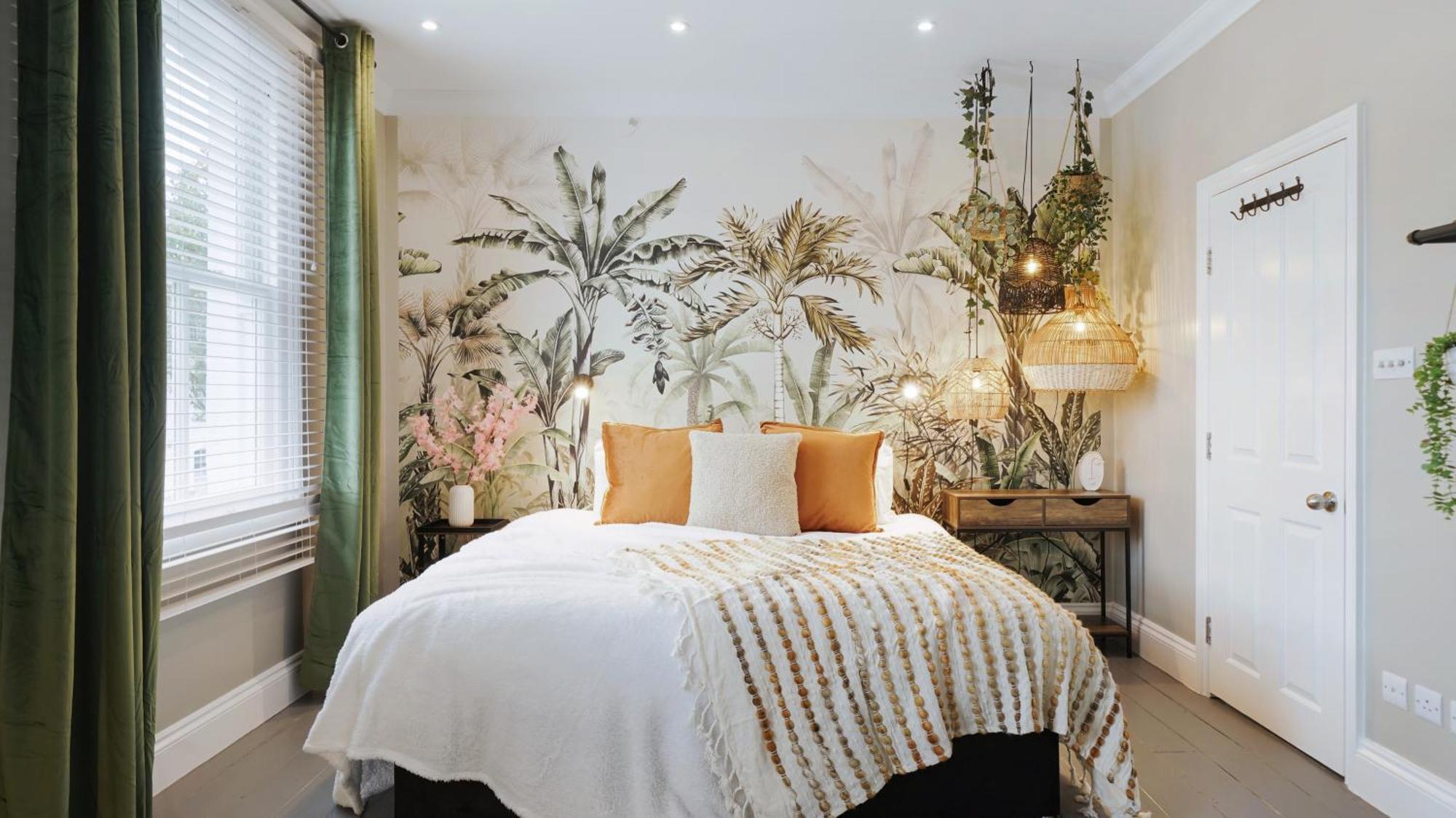 Acton - Hot Tub, Cinema & Gaming London