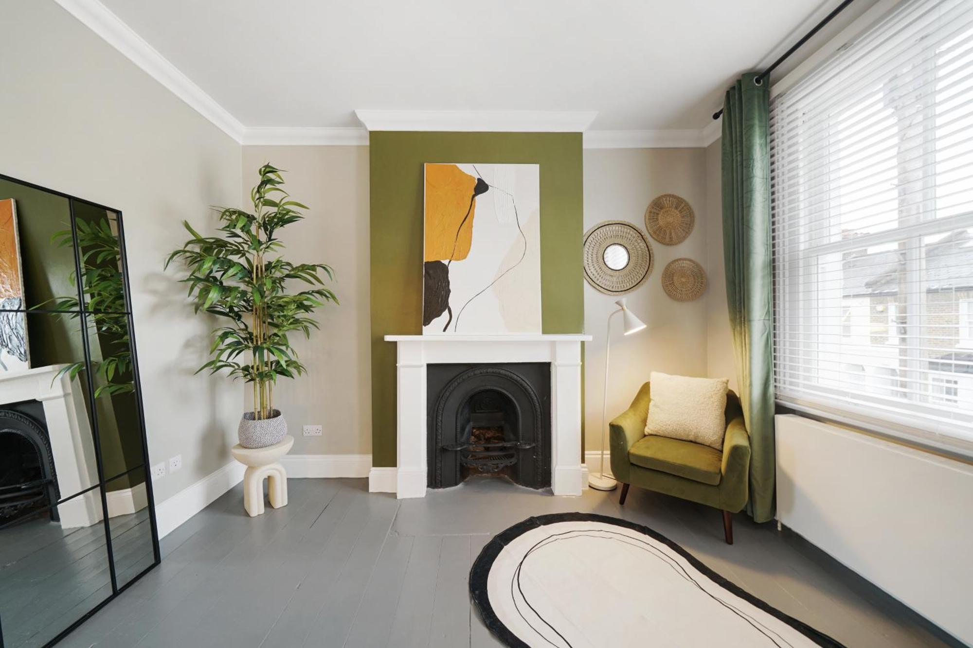 Acton - Hot Tub, Cinema & Gaming London