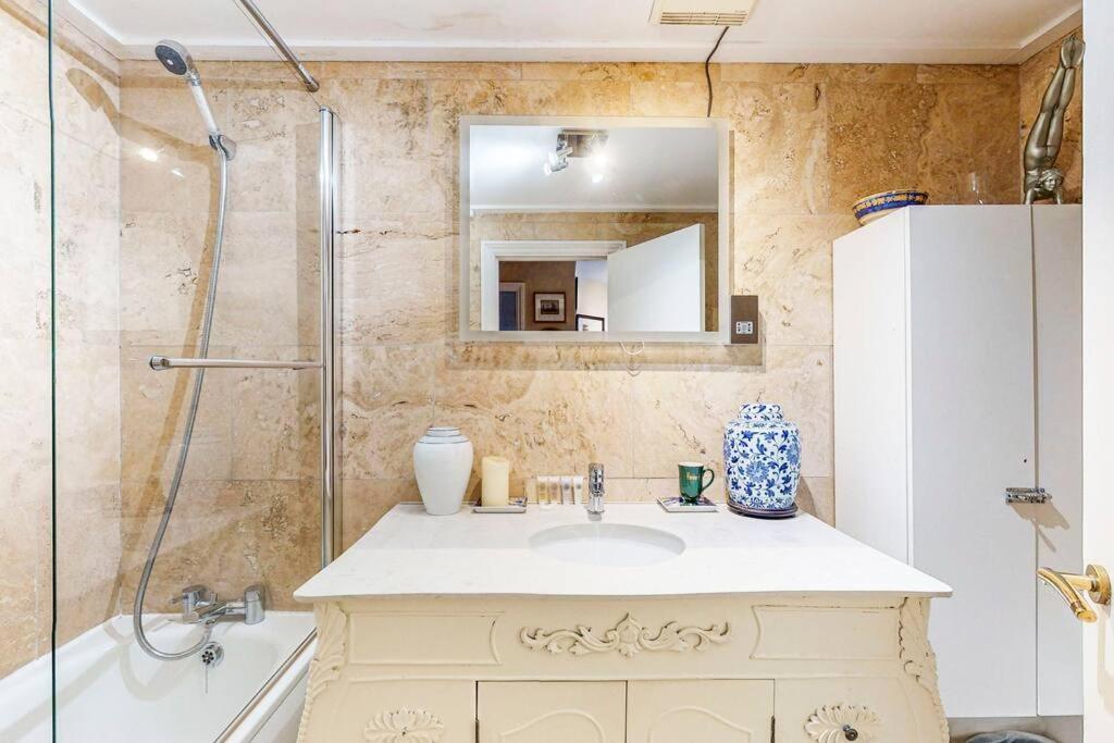 Charming 10min To South Kensington Station * Londen