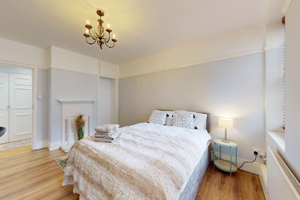 Beautiful 3 Bed Ground Floor - St John's Wood Apartment