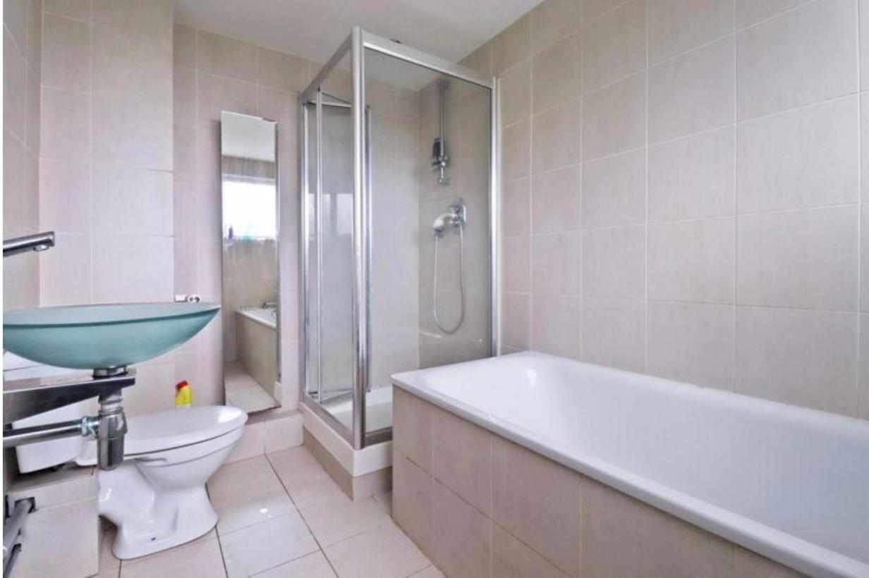 Spacious Wanstead Apartment- Sleeps 4! Apartment London