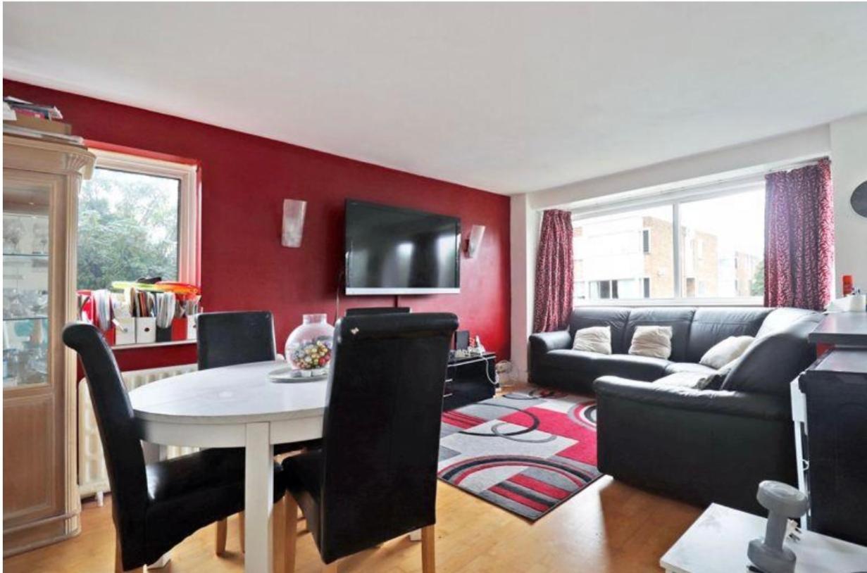 Spacious Wanstead Apartment- Sleeps 4! *