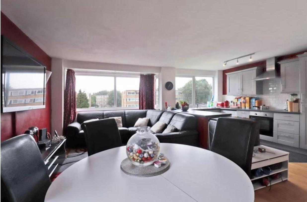 Spacious Wanstead Apartment- Sleeps 4! * London