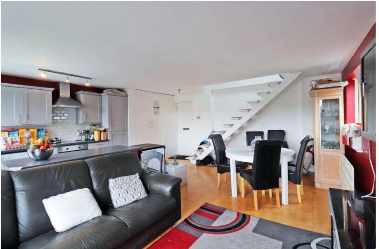 Spacious Wanstead Apartment- Sleeps 4! *
