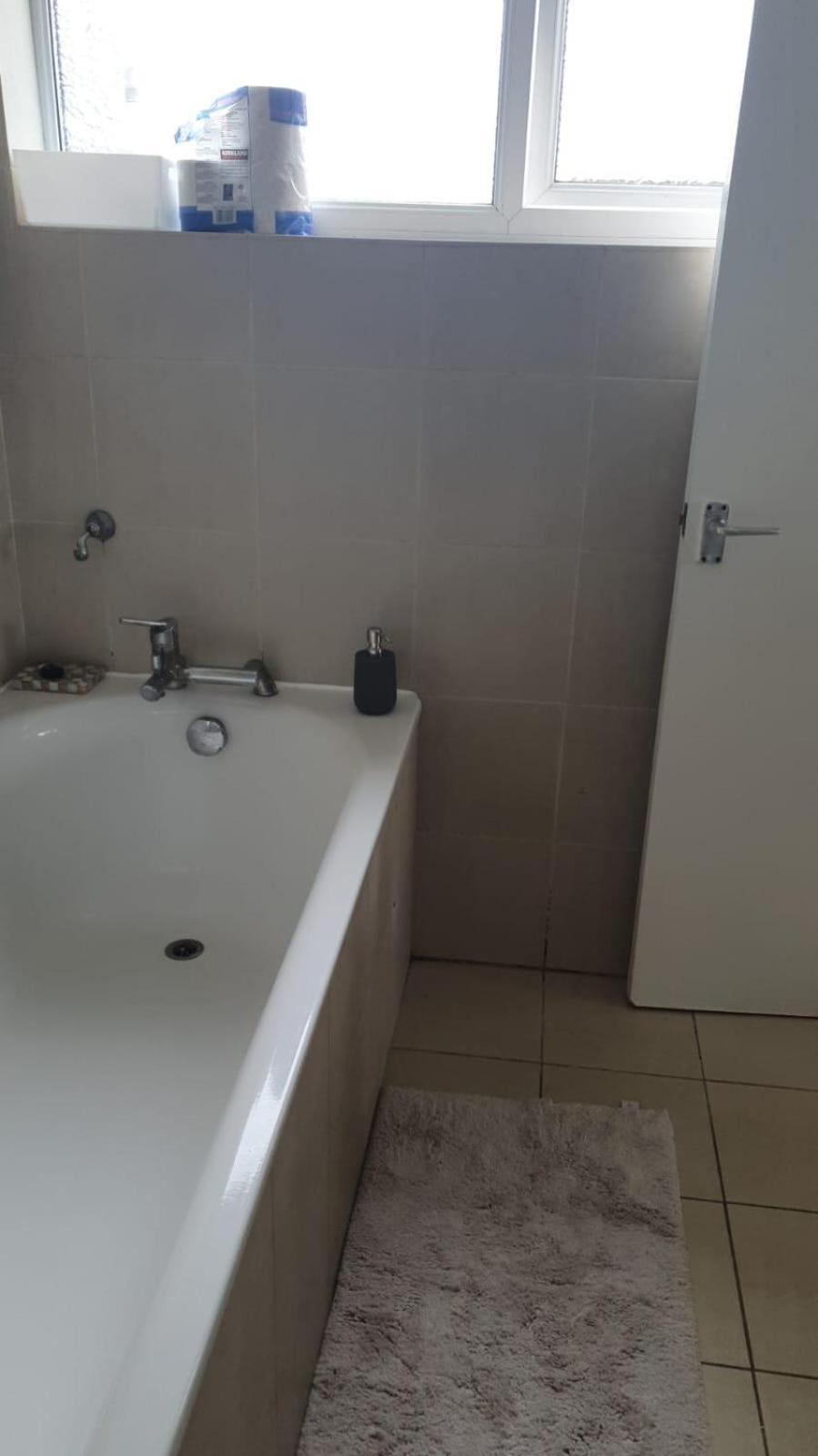Spacious Wanstead Apartment- Sleeps 4! London