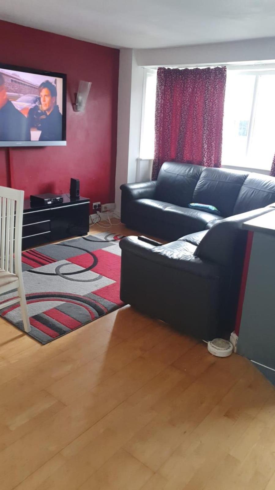 Spacious Wanstead Apartment- Sleeps 4! Apartment *