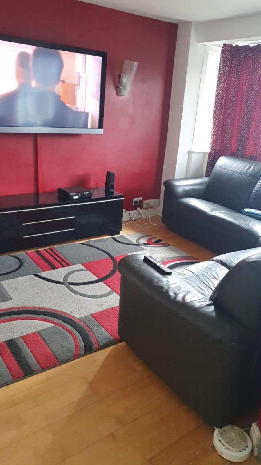 Spacious Wanstead Apartment- Sleeps 4! * London