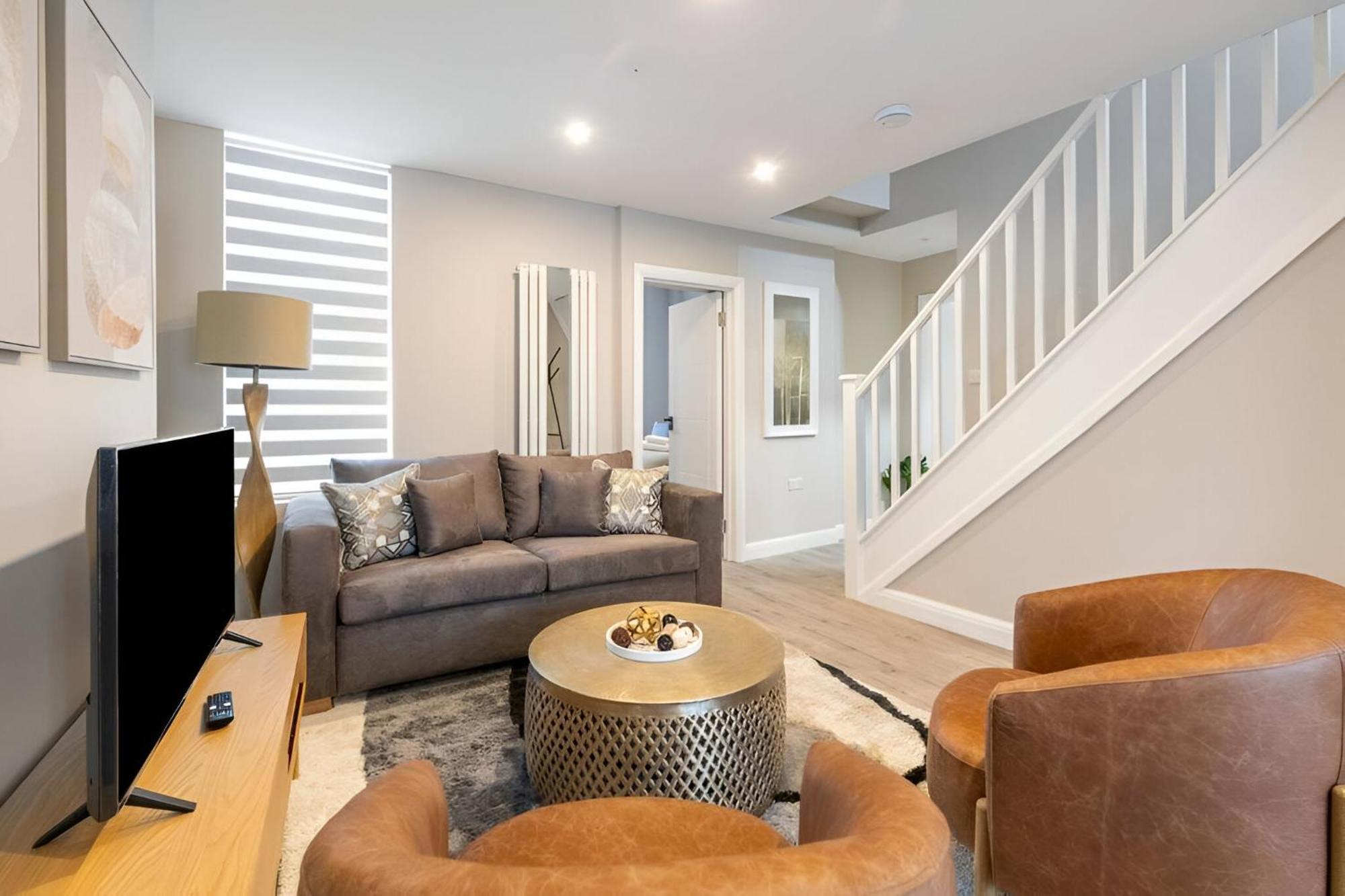 Earthy Elegance Stylish 4br For Urban Escapes Londen