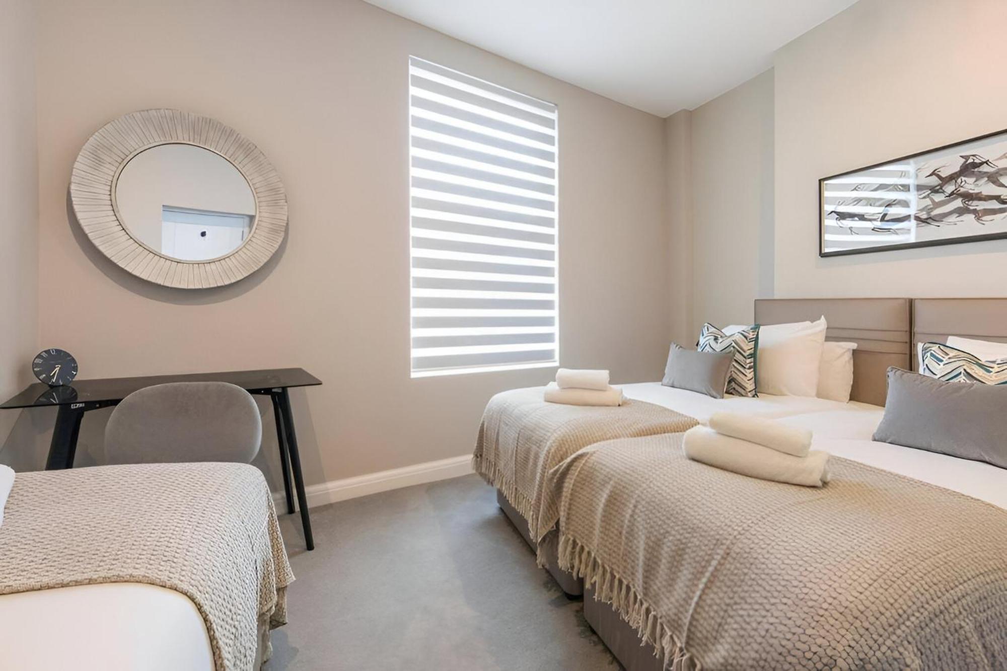 Appartement Earthy Elegance Stylish 4br For Urban Escapes Londen