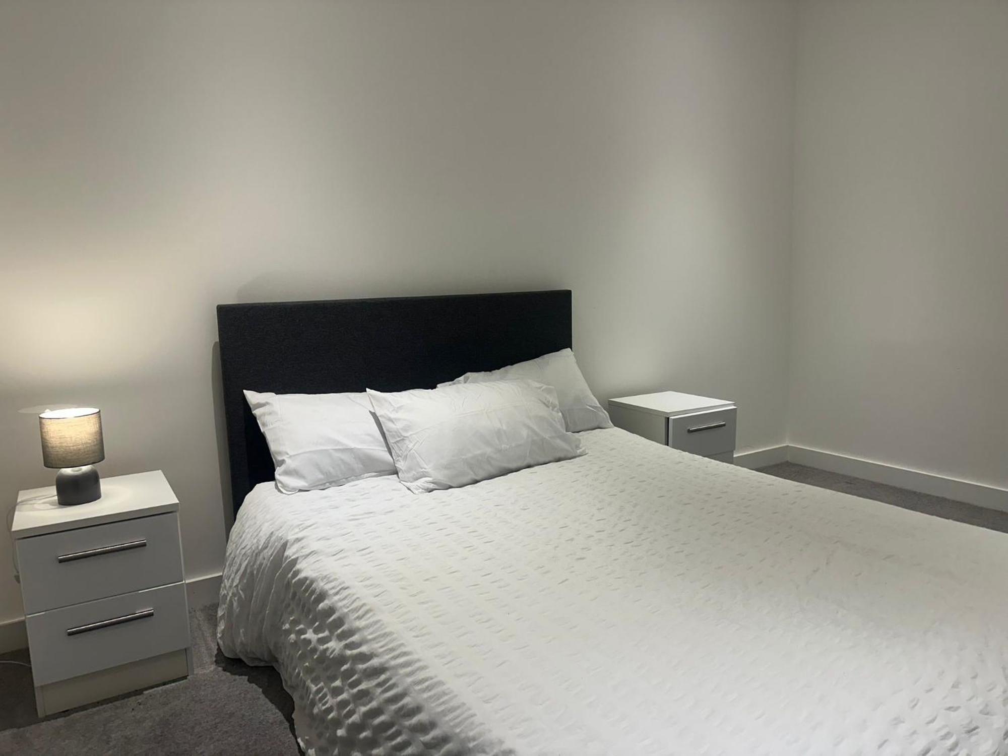 A Beautiful Two Bedroom Two Bathroom Apartment, A Few Minutes From The Iconic 02 Arena * London