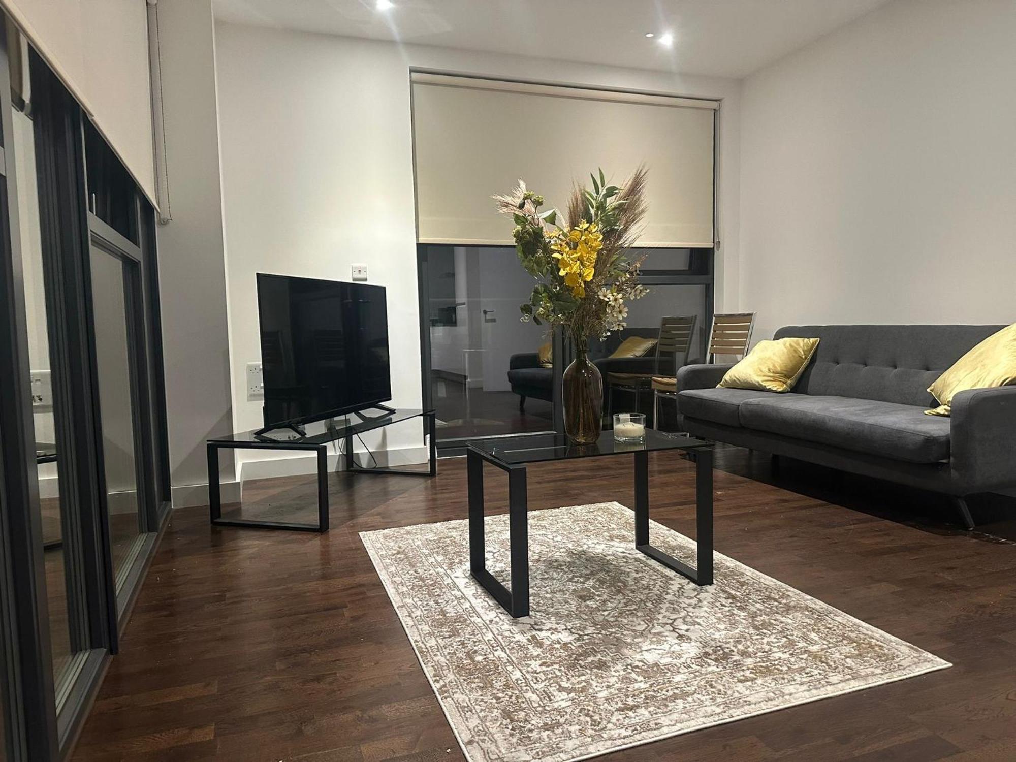 A Beautiful Two Bedroom Two Bathroom Apartment, A Few Minutes From The Iconic 02 Arena Apartment