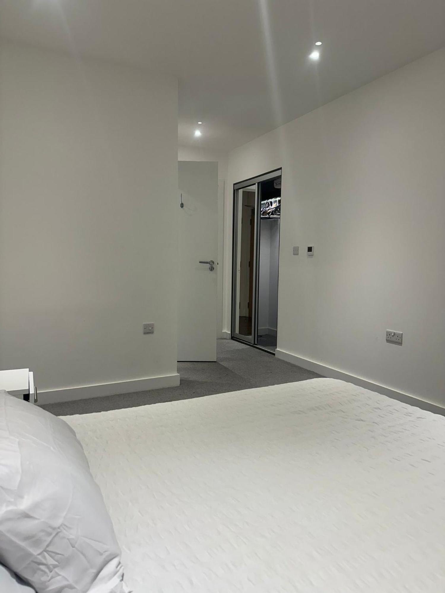 Apartment A Beautiful Two Bedroom Two Bathroom Apartment, A Few Minutes From The Iconic 02 Arena *