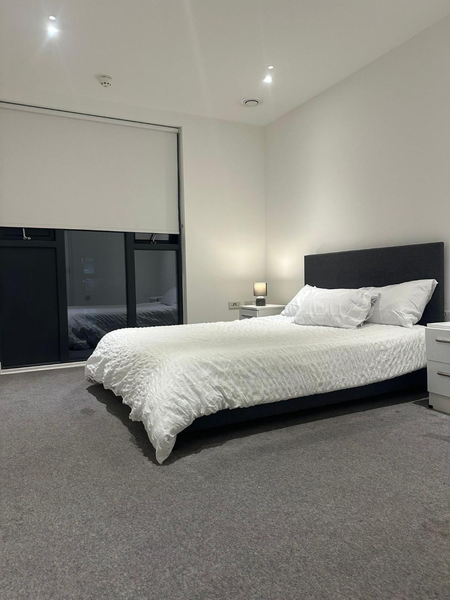 A Beautiful Two Bedroom Two Bathroom Apartment, A Few Minutes From The Iconic 02 Arena *