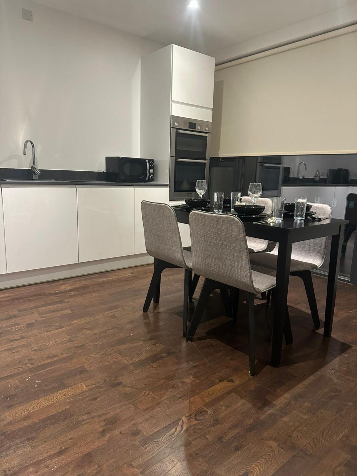 A Beautiful Two Bedroom Two Bathroom Apartment, A Few Minutes From The Iconic 02 Arena * London