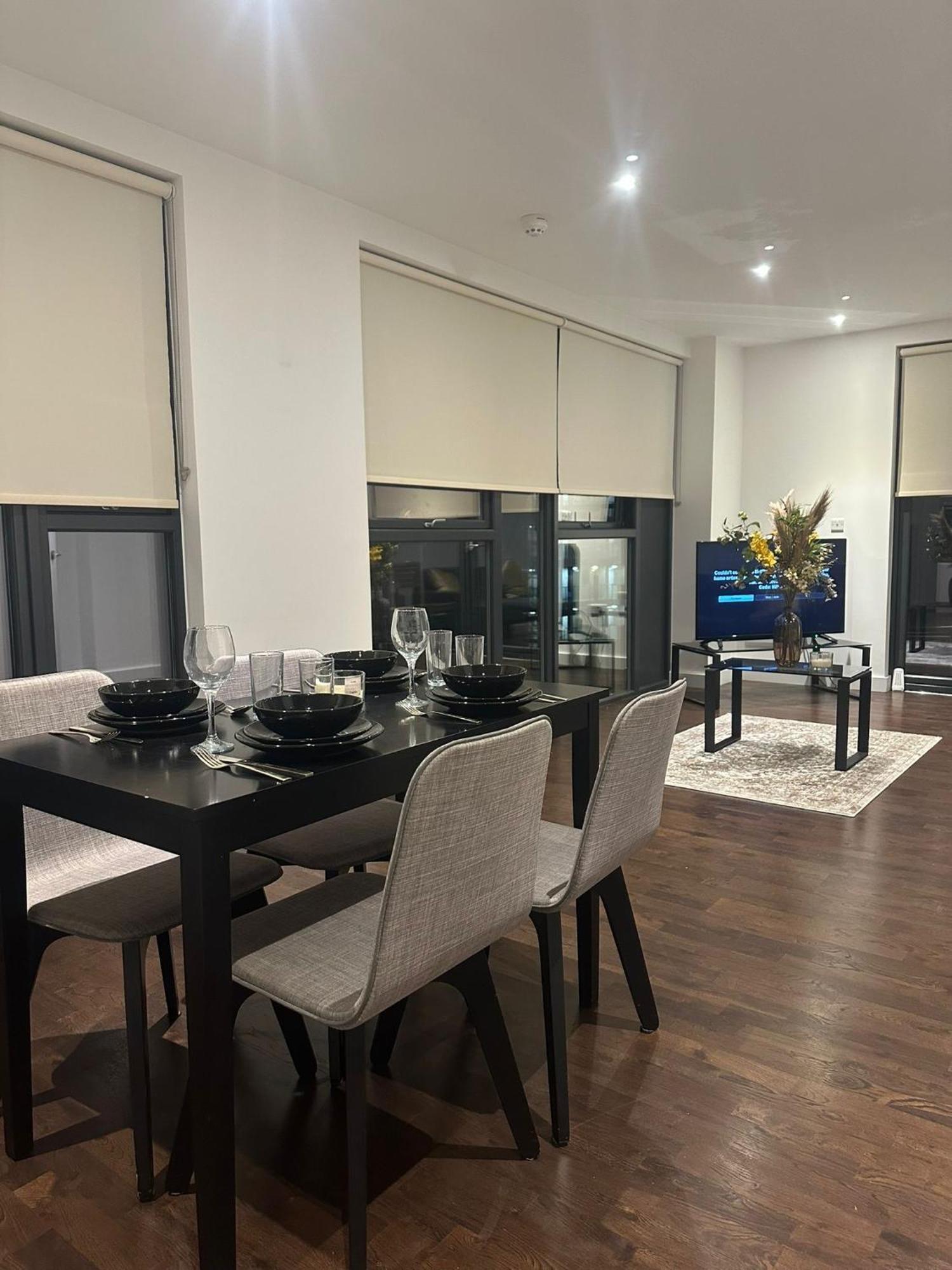 A Beautiful Two Bedroom Two Bathroom Apartment, A Few Minutes From The Iconic 02 Arena Apartment