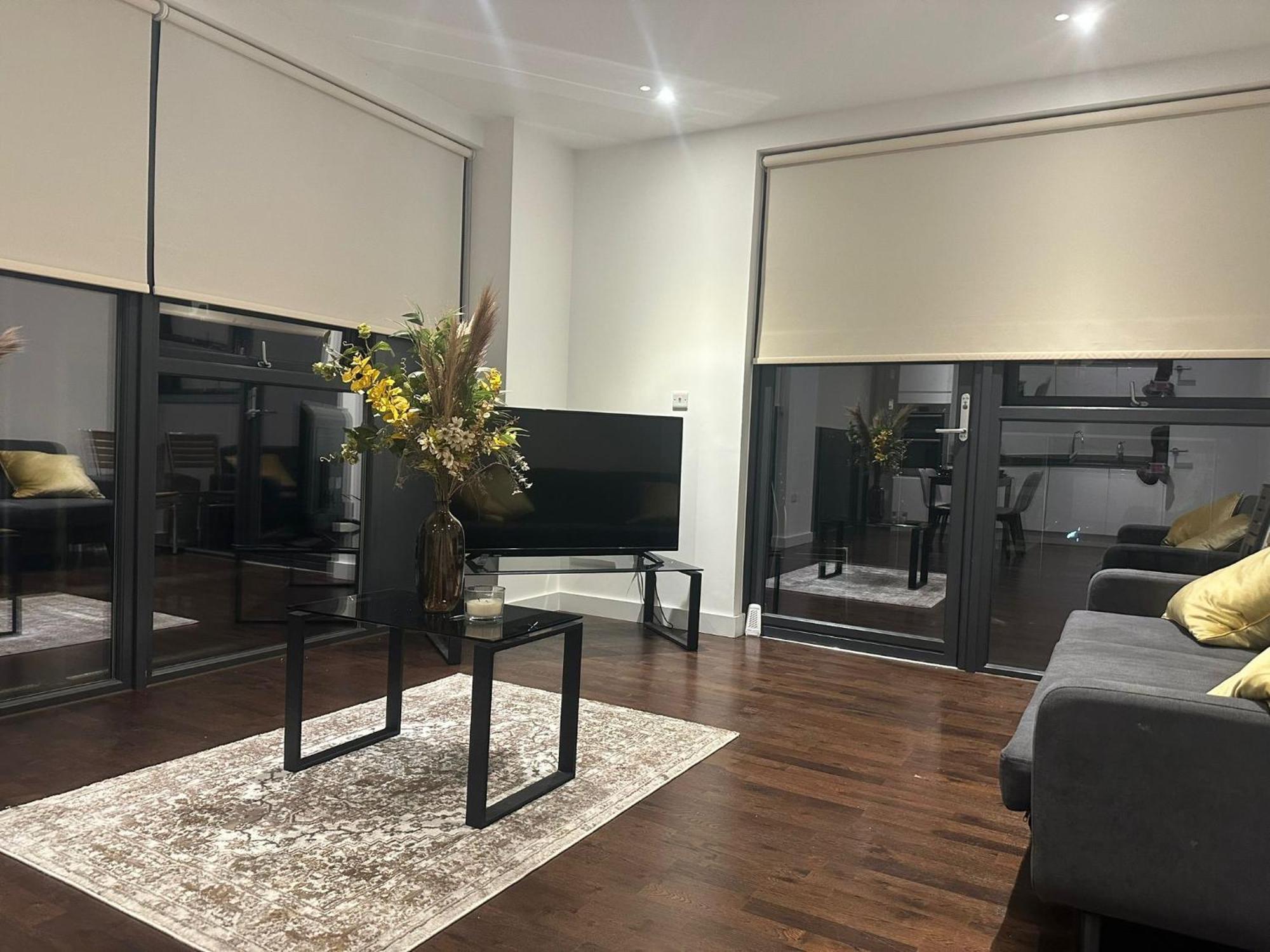 A Beautiful Two Bedroom Two Bathroom Apartment, A Few Minutes From The Iconic 02 Arena London