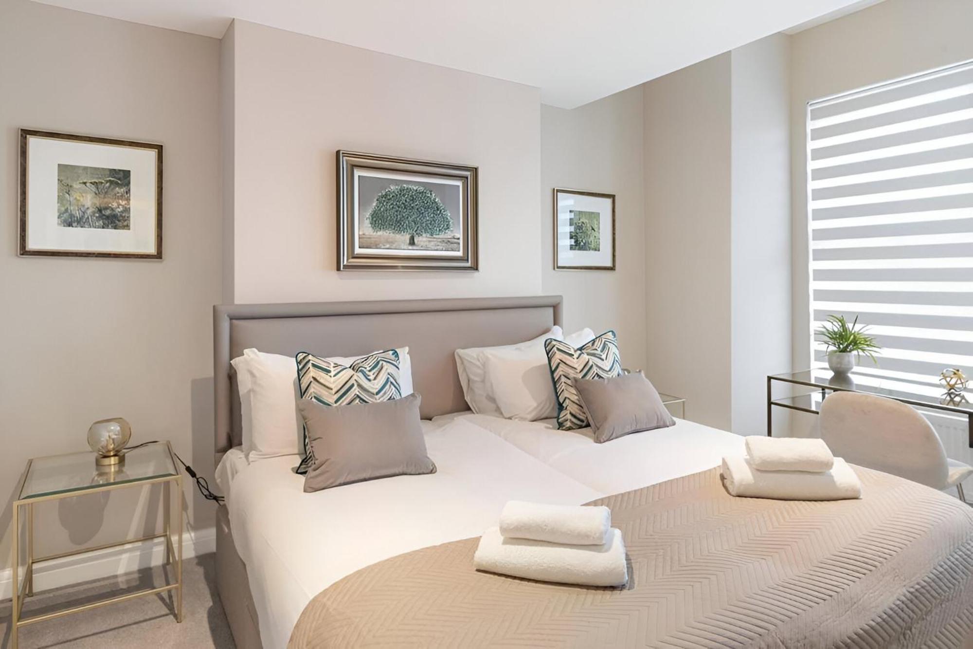 Earthy Elegance Stylish 4br For Urban Escapes Apartment *